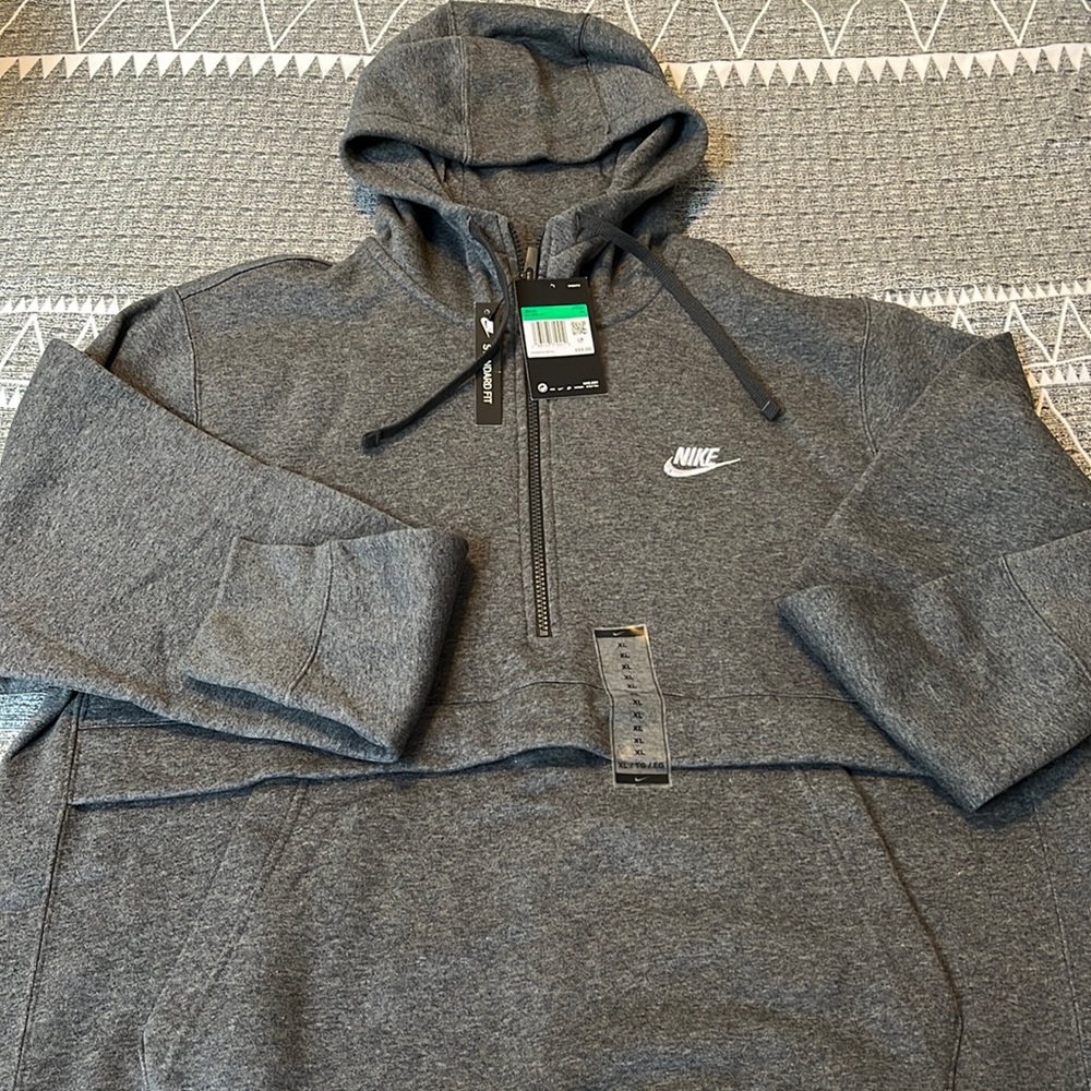 NWT Nike men’s sweatshirt/hoodie with zipper in gray size XL